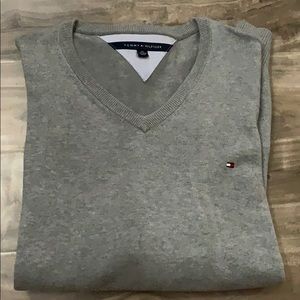Men’s Tommy Hilfiger  v- neck light sweater.